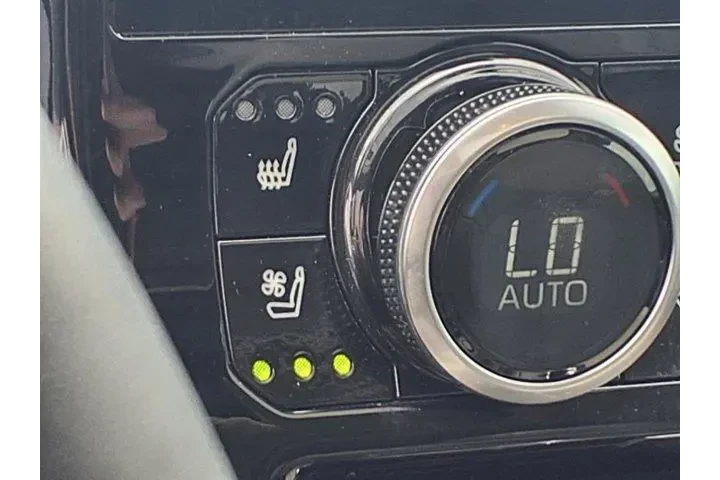 $35403 : Toyota Highlander 2023 L 4dr image 10