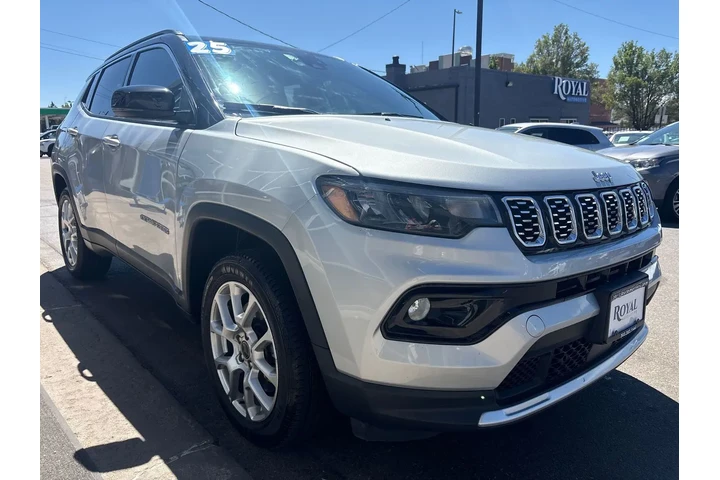 $24995 : 2025 Compass Limited 4x4 image 2