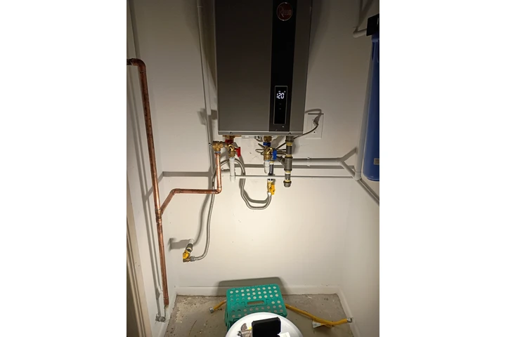 Plomero con tools and 🚗 image 5