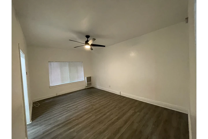 $1475 : Studio Disponible image 1