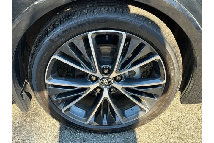 $23990 : 2023 Prius image 9