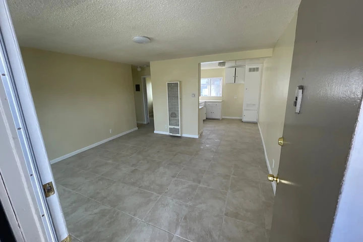 $2795 : 1 Bedroom in Santa Monica image 2