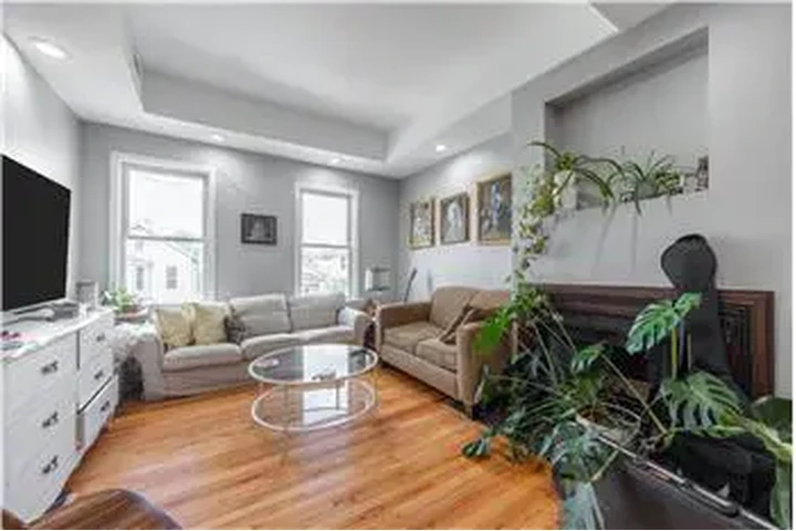 $2400 : Rental property with 2 bedro image 2