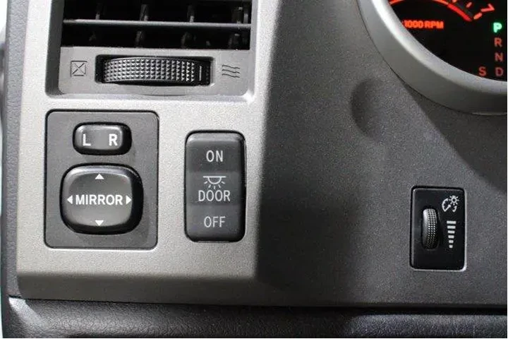 $14998 : Toyota Tundra 2011 4x4 Grade image 10