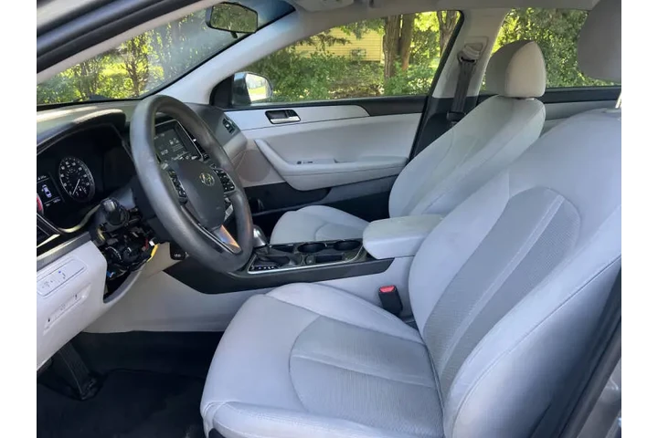 $11997 : 2018 Sonata SE image 9