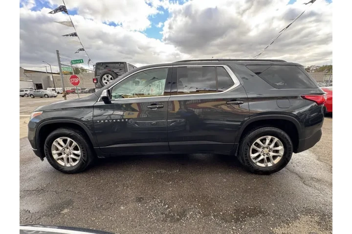 $17995 : 2019 Traverse LT Cloth image 6