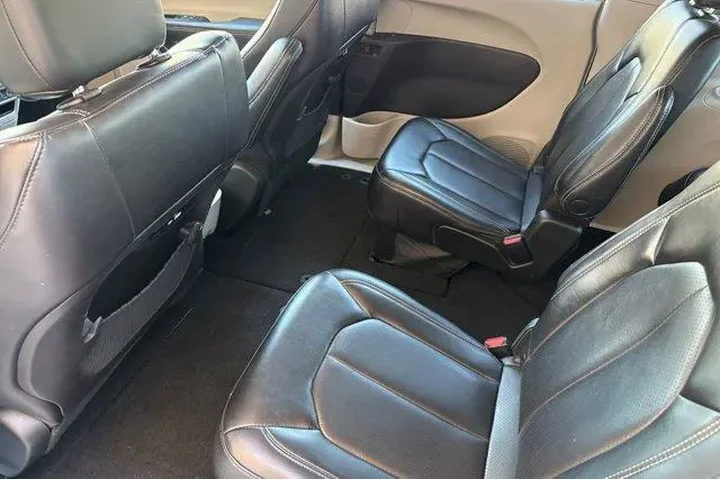 $20318 : Chrysler Pacifica 2023 Touri image 6