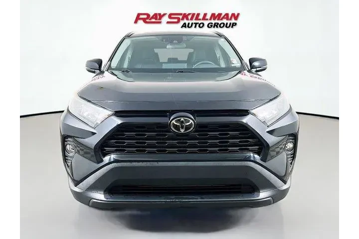 $28975 : Toyota RAV4 2021 AWD XLE Pre image 2