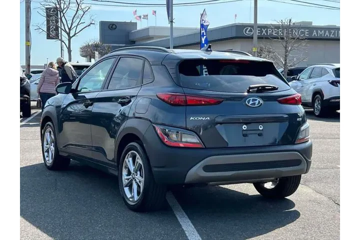 $17937 : Hyundai KONA 2022 AWD SEL 4d image 8