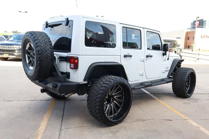 $17779 : 2017 Wrangler Unlimited Sahara image 5