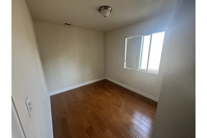 $800 : Cuarto de renta MLK y Avalon. image 1