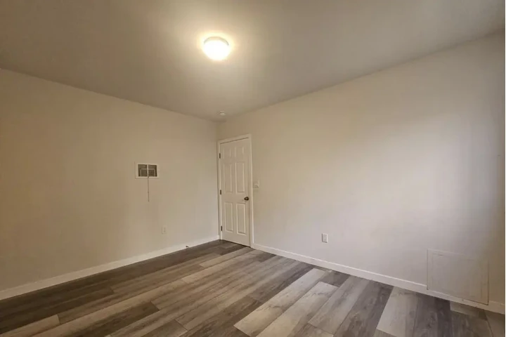 $1965 : 2 Bed Apt In N Kenmore Ave, LA image 5