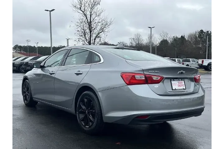 $18167 : Chevrolet Malibu 2024 LT 4dr image 2