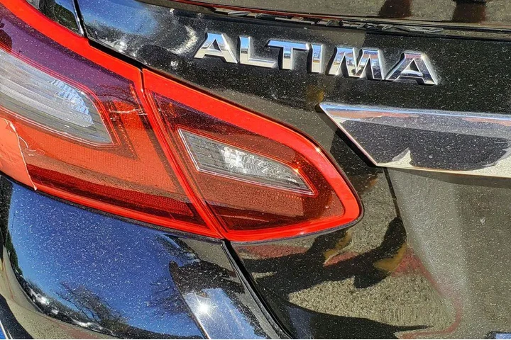 $12269 : Nissan Altima 2017 2.5 SR 4d image 7