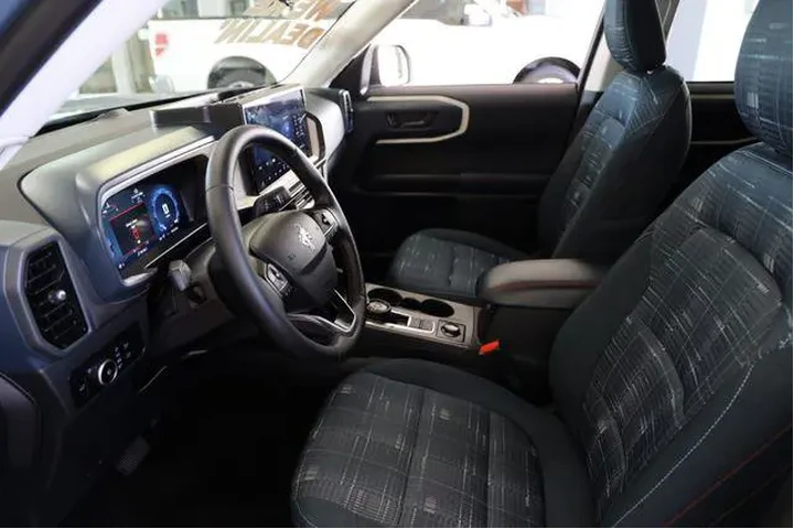 $35199 : Ford Bronco Sport 2025 AWD H image 2