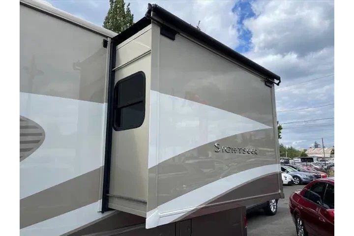 $69500 : 2017 Winnebago SIGHTEER image 8