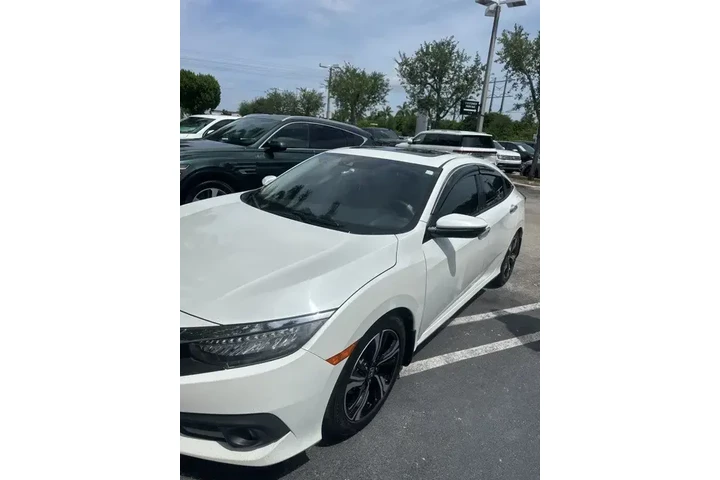 $17990 : Honda Civic 2017 Touring 4dr image 4