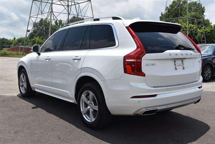 2017 XC90 T5 Momentum image 10