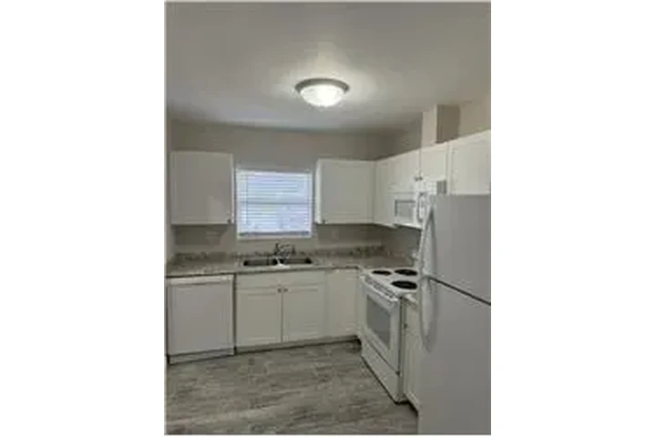 $1900 : Rental property with 2 bedro image 2