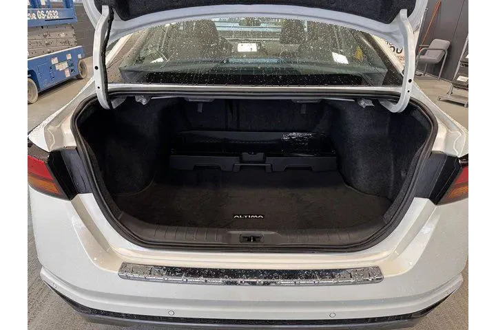 $21899 : Nissan Altima 2022 2.5 SR 4d image 10