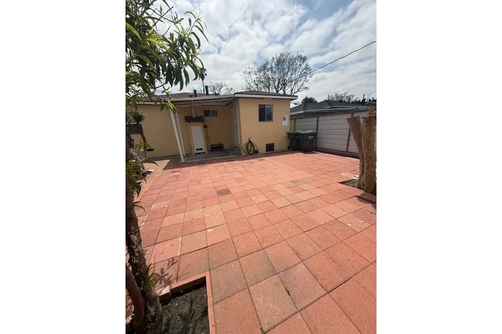 $1290 : Bell Gardens - 2 & 1 Bath image 6