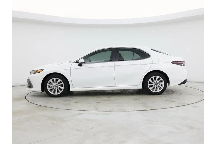 $27998 : Toyota Camry 2024 LE 4dr Sed image 3
