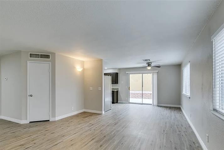 $1250 : HOUSE AVAILABLE IN LAS VEGAS image 4