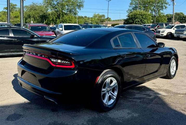 $9500 : 2017 Charger SE image 9