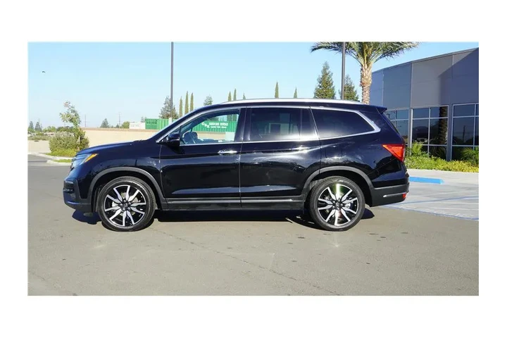 $24984 : 2019 Pilot Touring 8-Passenger image 7