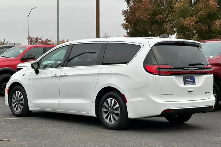 $27995 : Chrysler Pacifica Plug-In Hy image 7