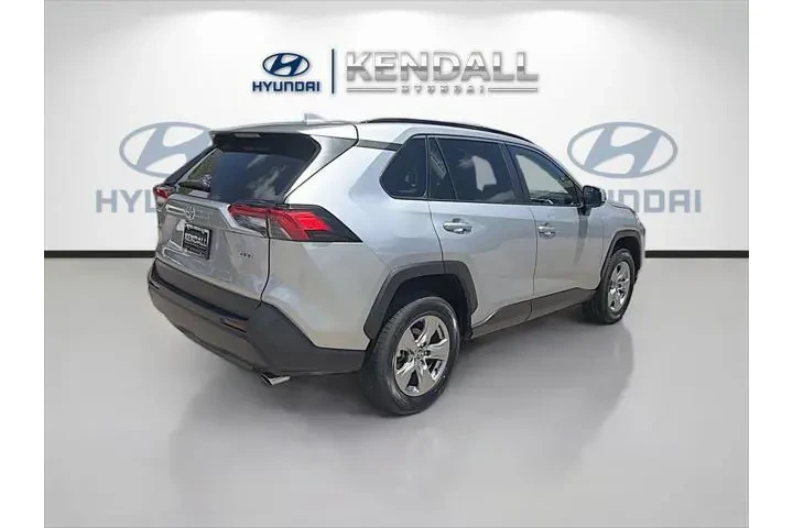 $24638 : Toyota RAV4 2024 XLE 4dr SUV image 2