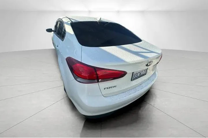 $9995 : Kia Forte 2017 LX 4dr Sedan image 5