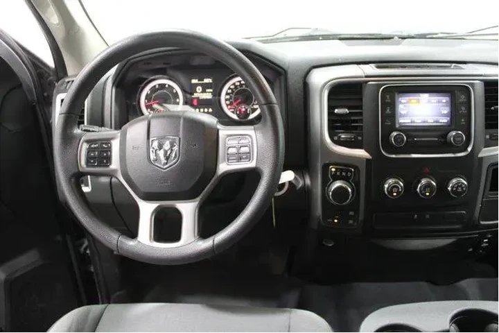 $27909 : Ram 1500 Classic 2021 4x4 SL image 2