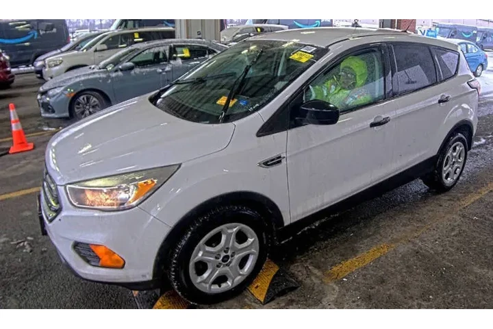 $8995 : 2017 Escape S image 5