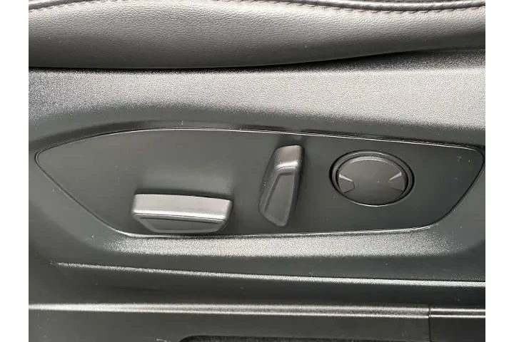 $32490 : Ford Explorer 2022 AWD XLT 4 image 8