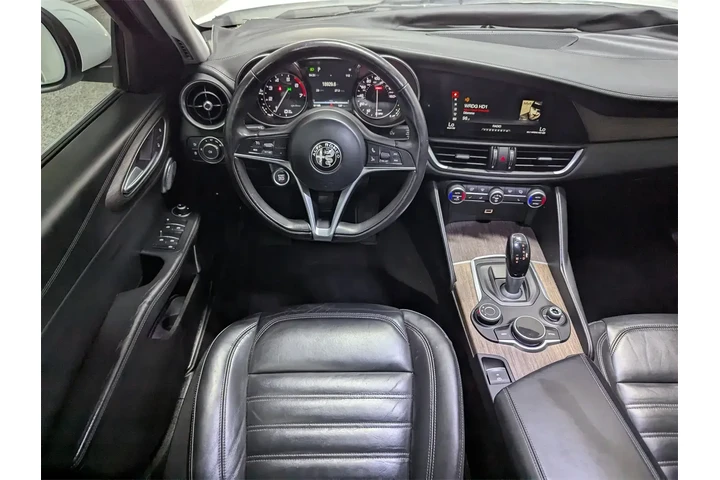 $16197 : Alfa Romeo Giulia 2017 Ti 4d image 7