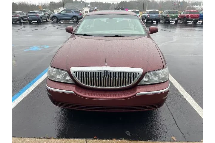 $5300 : Lincoln Town Car 2004 Ultima image 1