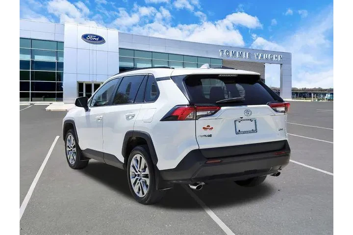 $32146 : Toyota RAV4 2024 XLE Premium image 2
