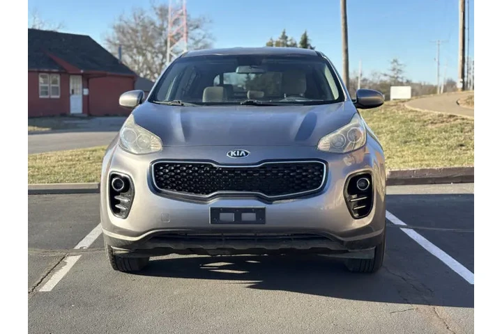 $7999 : 2017 Sportage LX image 1
