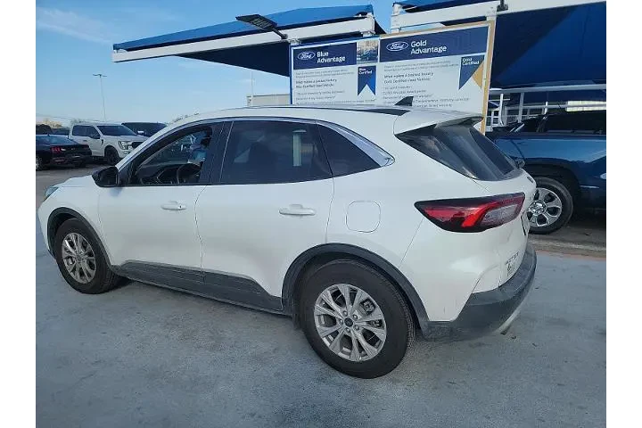 $17998 : Ford Escape 2023 Active 4dr image 2