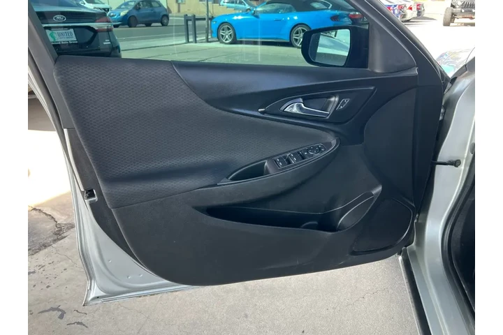 2018 Malibu LS image 10