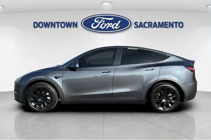 $29377 : Tesla Model Y 2023 AWD 4dr C image 7
