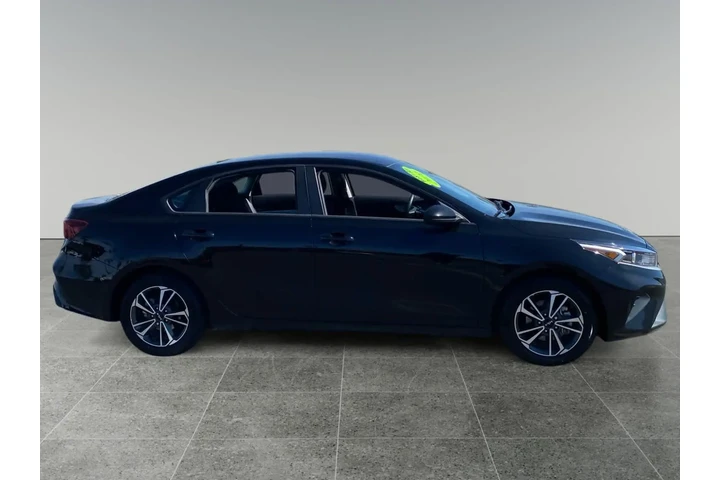 $25990 : Kia Forte 2024 LX 4dr Sedan image 6