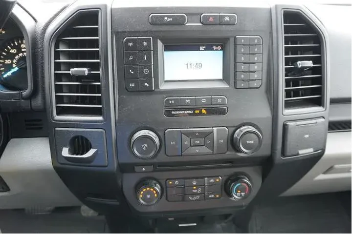 $18725 : Ford F-150 2018 4x2 XL 4dr S image 8