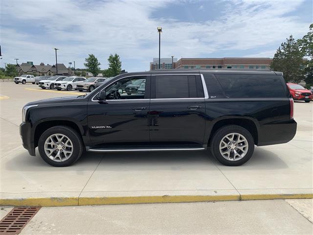 $29853 : 2016 Yukon XL SLT SUV V-8 cyl image 2