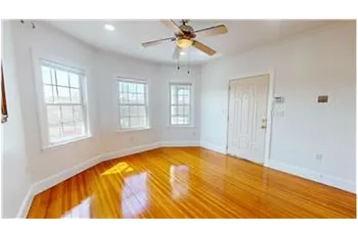 $6000 : Rental property with 6 bedro image 1