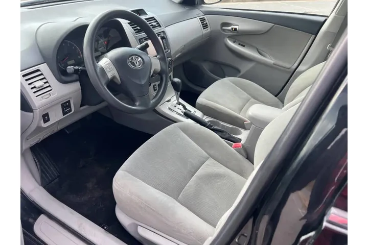 $8900 : 2013 Corolla LE image 9