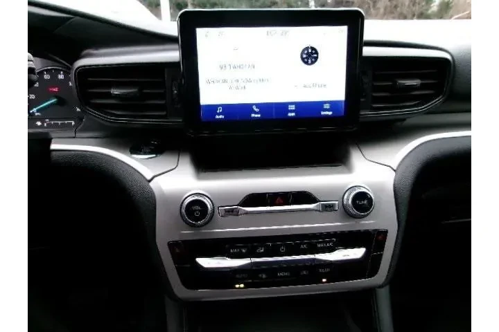 $30996 : Ford Explorer 2023 AWD XLT 4 image 9