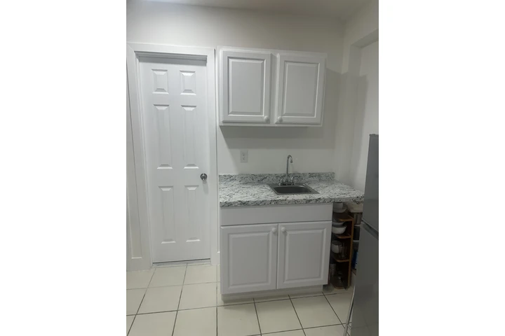 $1400 : Rento estudio image 5