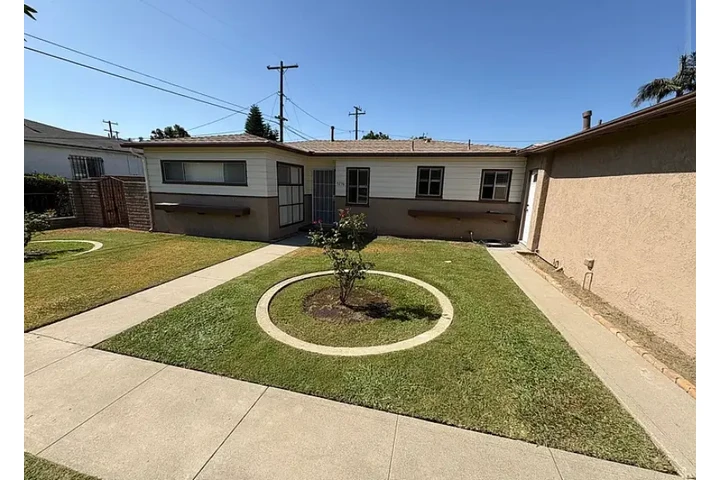 $2500 : Welcome to this inviting 3-bed image 3